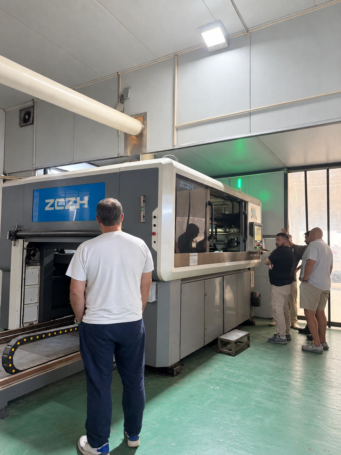 Visitors discussing the SJ-1200 sand 3D printer beside the machine