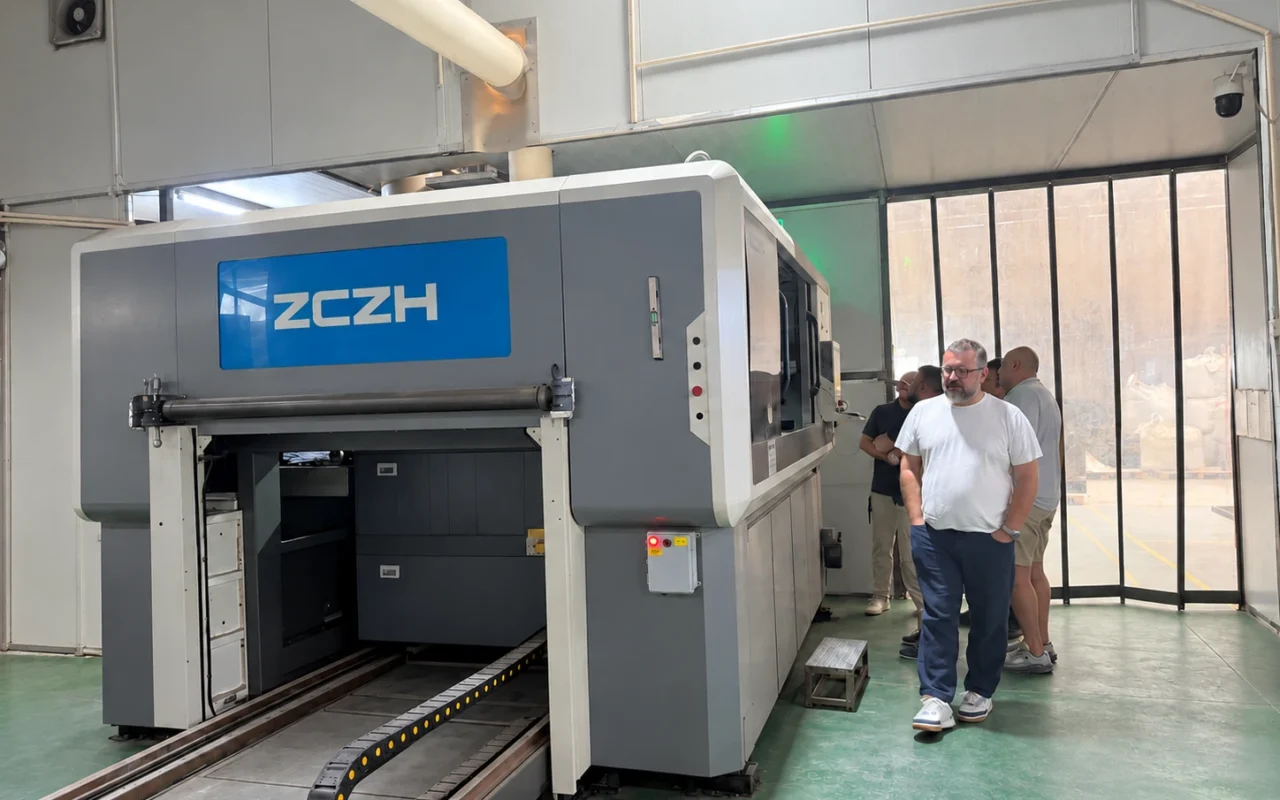 SJ-1200 sand 3D printer and visitors at Wenxuan's site