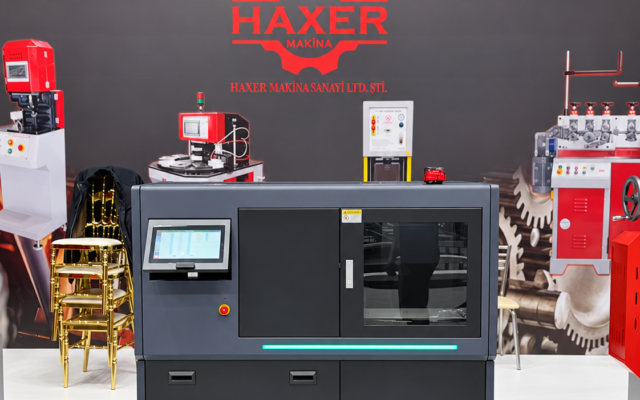 Cprint 3D 3H-420 Plus蜡模3D打印机在HAXER展台正面展示